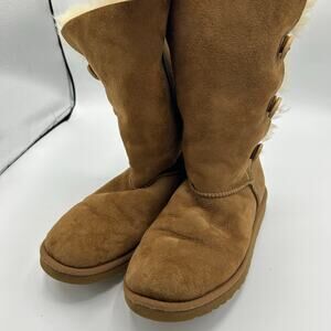 UGG Australia Bailey Button 1873 Chestnut Suede Sheepskin Lined Boots Size 6